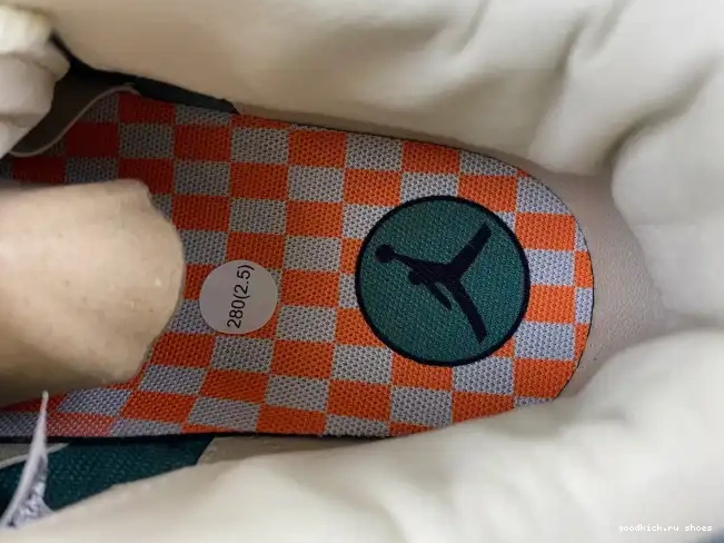 Rep Nina Retro Jordan SP Chanel Bicoastal FZ7974-300 3 Abney 0416
